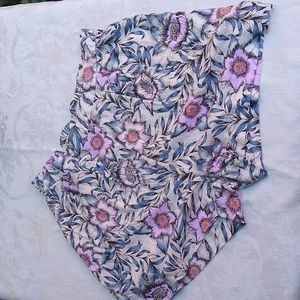 SIZE 8: H&M FLORAL SHORTS